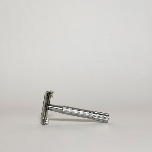 Barbaric safety razor vlindersluiting